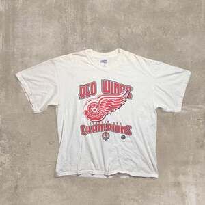 Vintage 2002 Detroit Red Wings Stanley Cup Champions Graphic T-Shirt